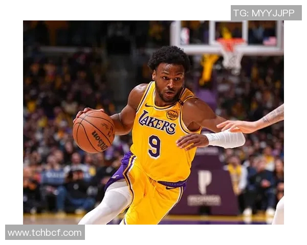 湖人新秀表现抢眼,成为球队关键一环 湖人新秀表现抢眼,成为球队关键一环